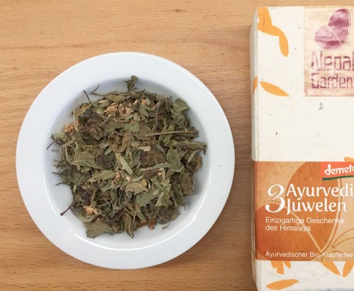 Drei Ayurvedische Juwelen Kräutertee